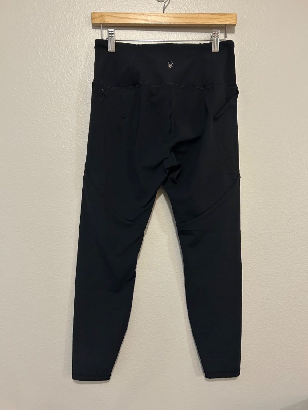 Spyder Active Black Leggings with Pockets, 3/4 length, size M - Picture 2 of 4